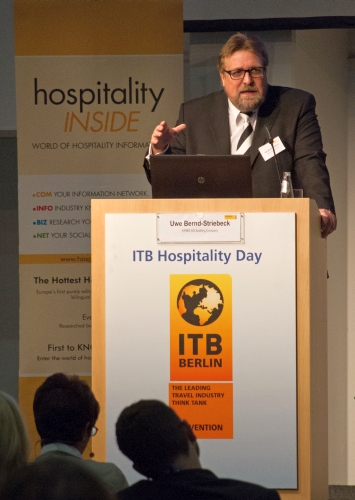 ITB Hospitality Day 2014 Keynote Uwe Bernd Striebeck KPMG Pult